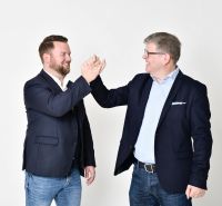 Philipp & Martin Becker | Handshake