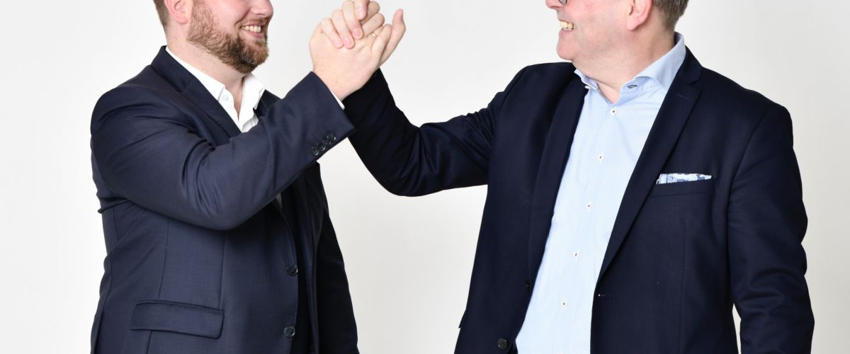 Philipp & Martin Becker | Handshake